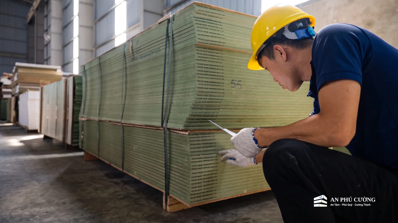 Kho bãi sắp xếp gỗ công nghiệp
