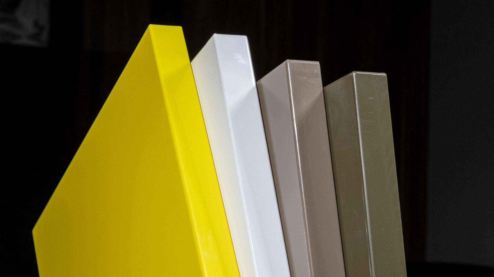 Gia Công Ván Acrylic: Cắt, Dán Cạnh Và Bóc Màng Bảo Vệ Đúng Cách - vật liệu Gỗ An Cường