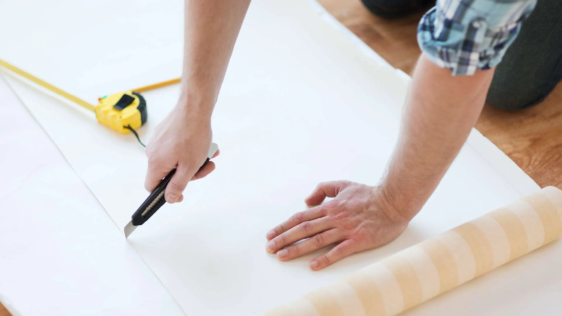 Cách Dán Giấy Dán Tường Phẳng Đẹp, Không Phồng Rộp - Chuẩn Kỹ Thuật - vật liệu Gỗ An Cường