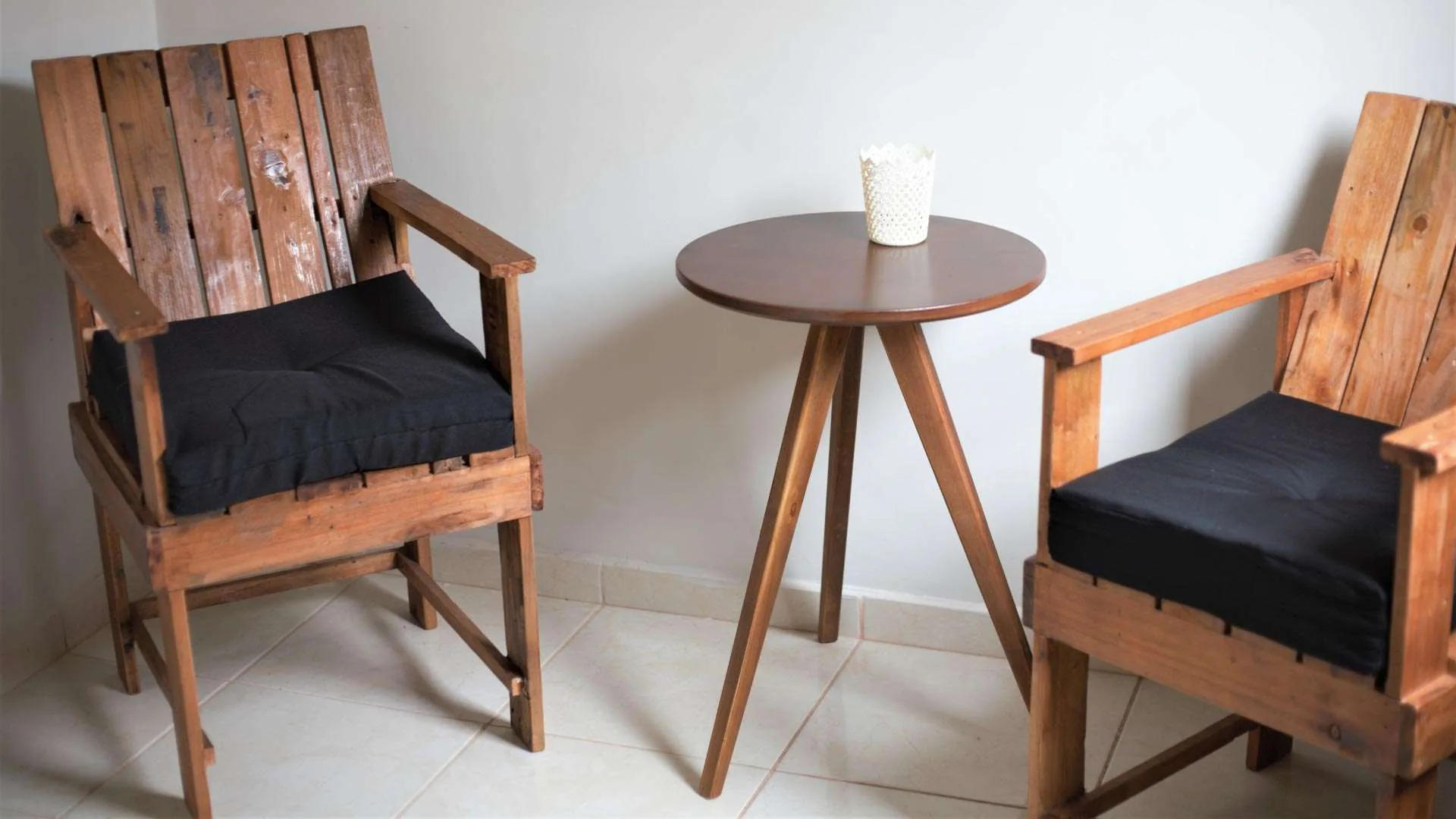 Gỗ Tái Chế: Câu Chuyện Bền Vững Từ Pallet Đến Không Gian Sống Độc Đáo - vật liệu Gỗ An Cường
