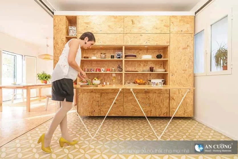 Không gian bếp và kệ trang trí sử dụng ván OSB