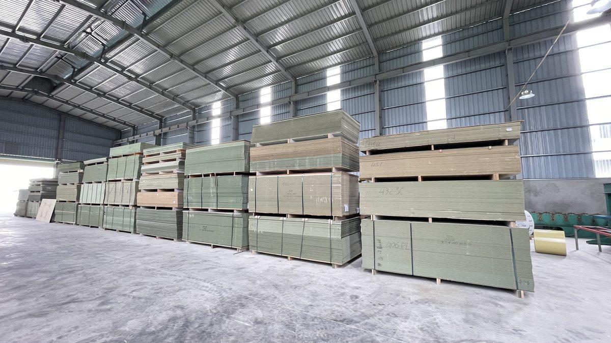 Bảo Quản Ván Gỗ Công Nghiệp Ở Xưởng Và Công Trình Mùa Nồm - vật liệu Gỗ An Cường