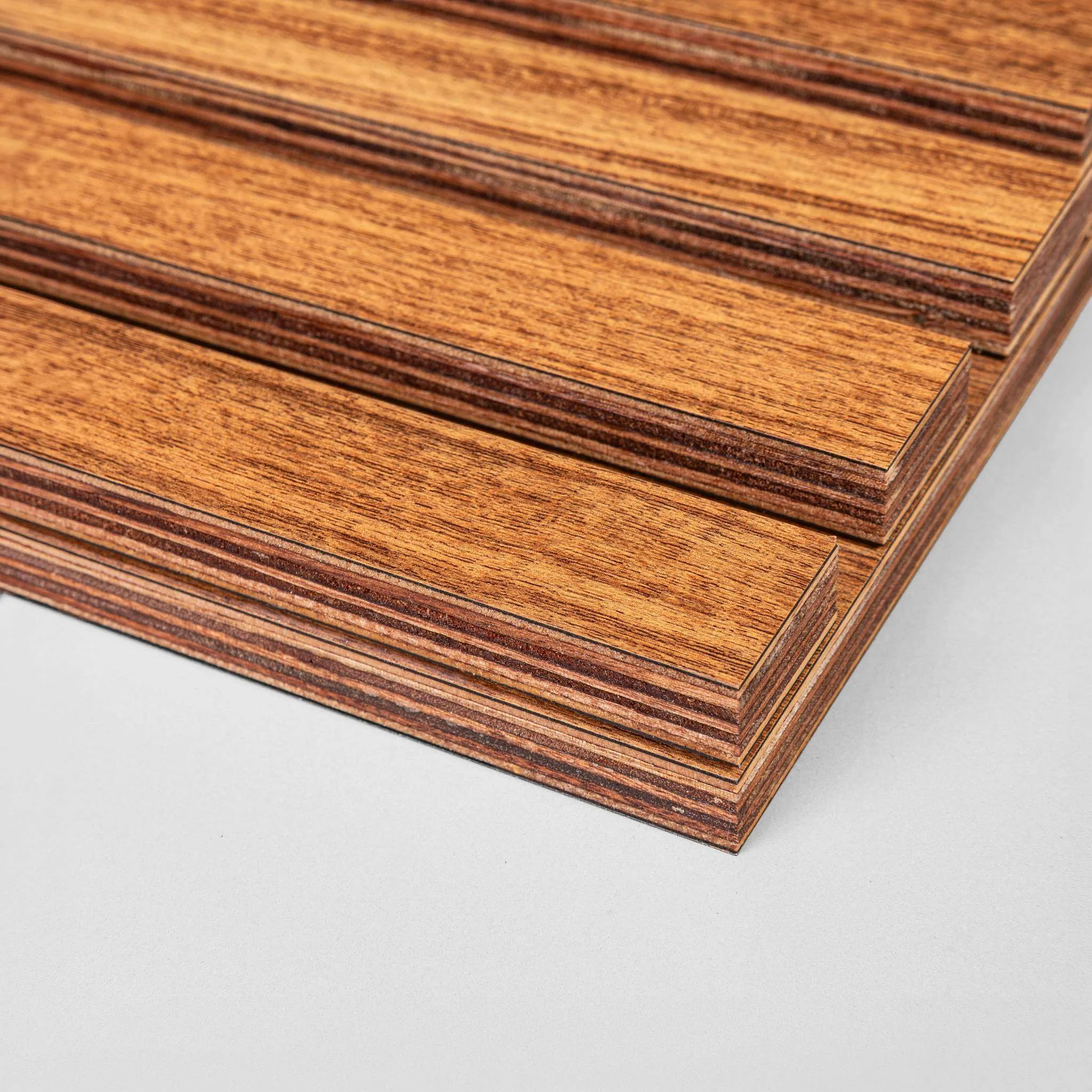 Tấm Trang Trí Plywood Phủ Film Ngoài Trời: Lựa Chọn Cân Bằng Chi Phí Và Độ Bền An Cường